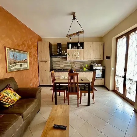 La Casa Del Giramondo Holiday home *